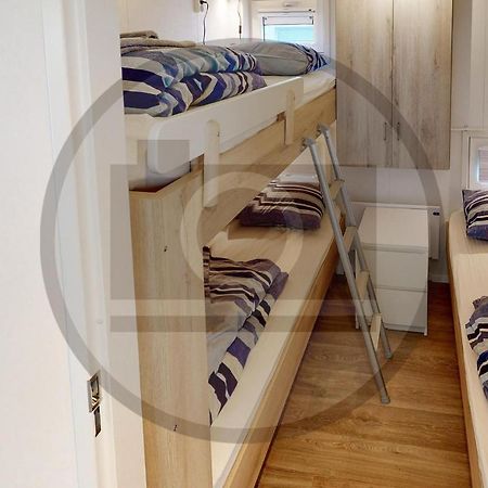 Stunning Ship In Aalsmeer With Kitchen Eksteriør bilde